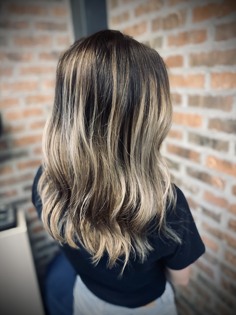 V2 Salon by Erin 43017