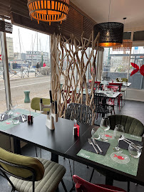 Atmosphère du Restaurant de fruits de mer Le Poisson Rouge à Les Sables-d'Olonne - n°1