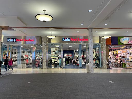 Monroeville Mall, 200 Mall Cir Dr, Monroeville, PA 15146, USA, 