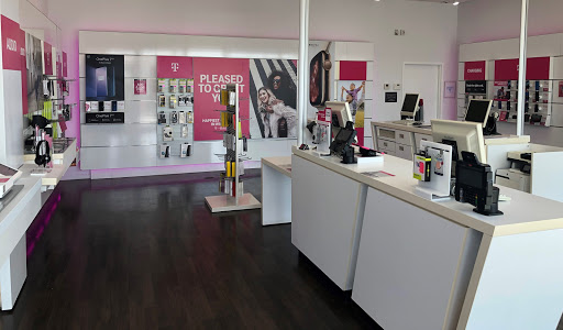 Cell Phone Store «T-Mobile», reviews and photos, 7600 95th St Suite 3, Hickory Hills, IL 60457, USA
