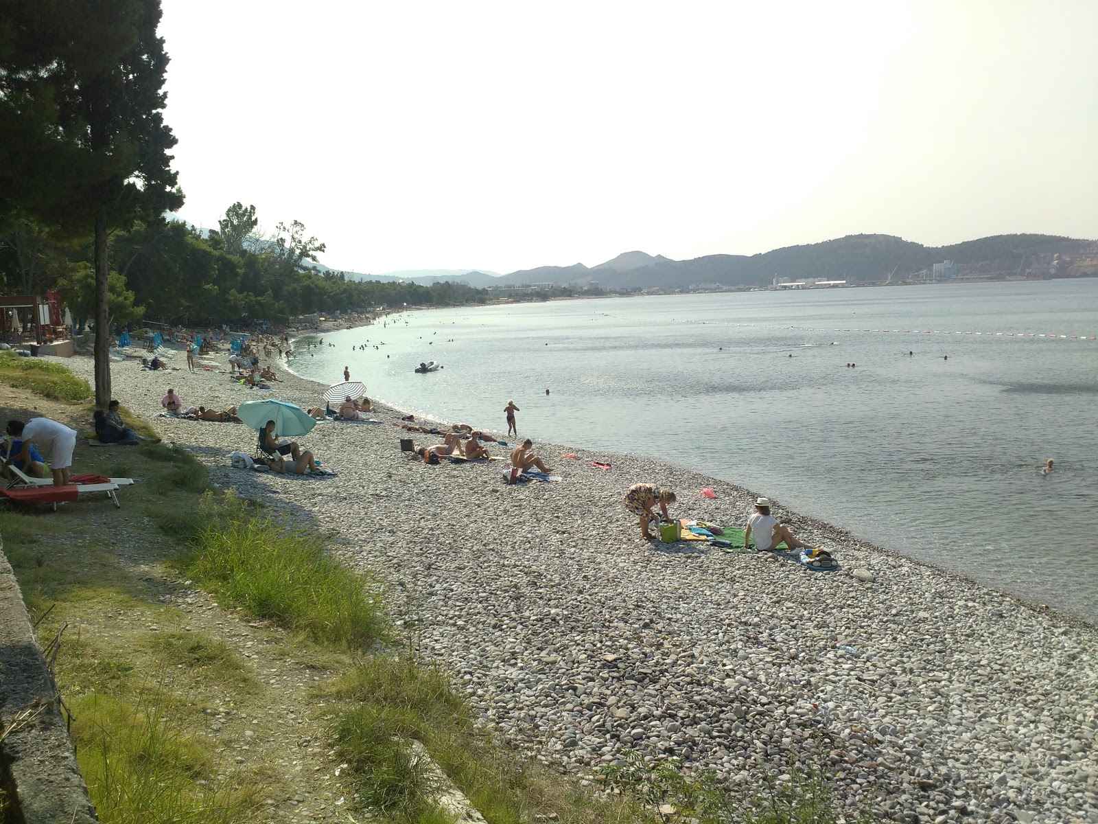 Fotografija Mala Plazha podprto z obalami