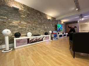 Photo n°5 de Access Images 64 - Revendeur Multimarques Premium, Devialet, Samsung, Bose Pro... à Biarritz ()