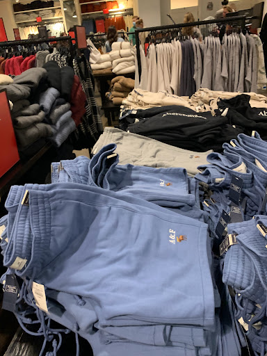 Clothing Store «Abercrombie & Fitch», reviews and photos, 651 Kapkowski Rd, Elizabeth, NJ 07201, USA