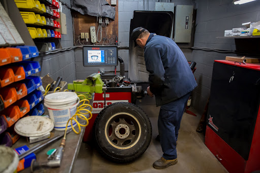 Auto Repair Shop «Dale Feste Automotive», reviews and photos, 1801 Mainstreet, Hopkins, MN 55343, USA