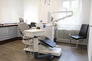 Zahnarztpraxis, Praxis für Zahnheilkunde & Oralchirurgie, Implantate, Parodontologie, Zahnersatz image