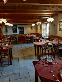 Atmosphère du Restaurant Auberge de la Combe Geay à Les Fins - n°2