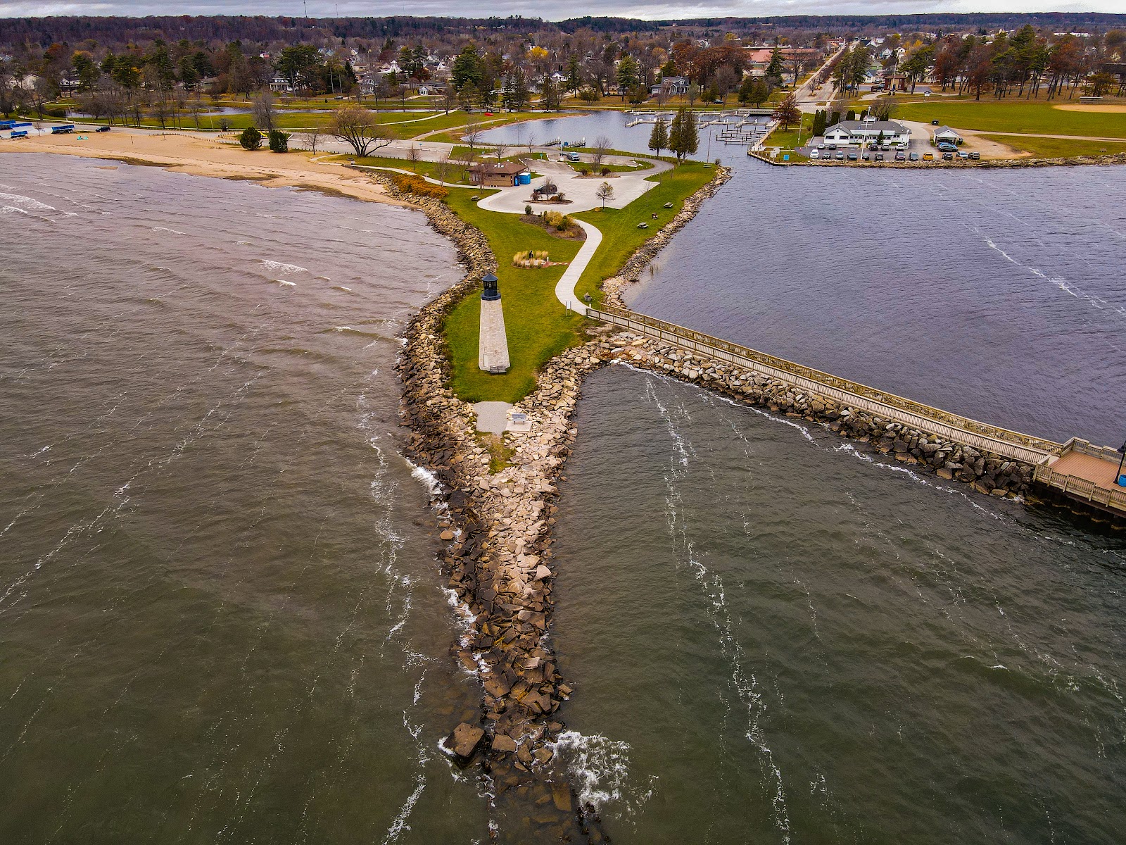 Photo de Gladstone Beach avec rivage droit, long