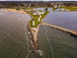 Photo de Gladstone Beach avec rivage droit, long
