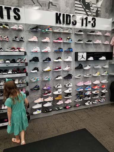 Shoe Store «Hibbett Sports», reviews and photos, 4665 Garth Rd #600, Baytown, TX 77521, USA