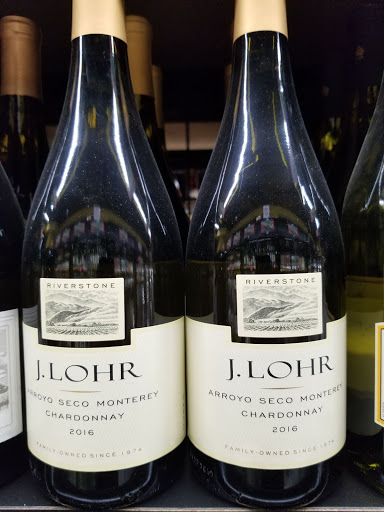 Liquor Store «Gold Crown Liquors Store», reviews and photos, 3425 N Clark St, Chicago, IL 60657, USA