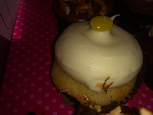 Dessert Shop «Smallcakes Cupcakery and Creamery», reviews and photos, 15624 Pilot Knob Rd, Apple Valley, MN 55124, USA