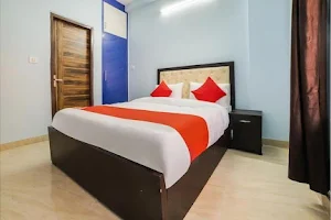 OYO Prime Inn Near Haiderpur Metro Station image