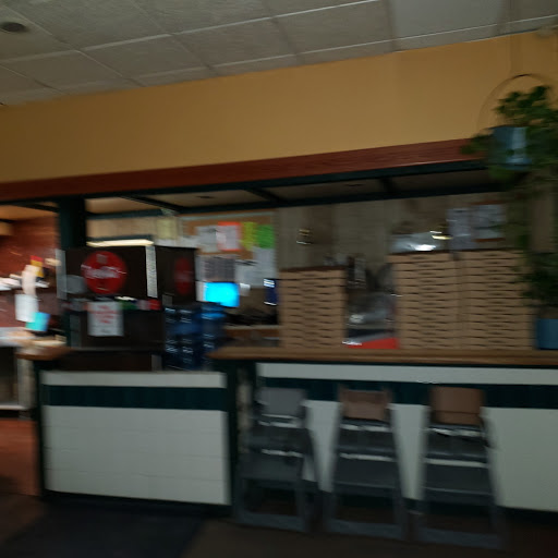 Pizza Restaurant «Round Table Pizza», reviews and photos, 825 N Adams St, Dixon, CA 95620, USA