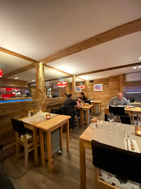 Atmosphère du Restaurant français Chez Constant à Chamonix-Mont-Blanc - n°10