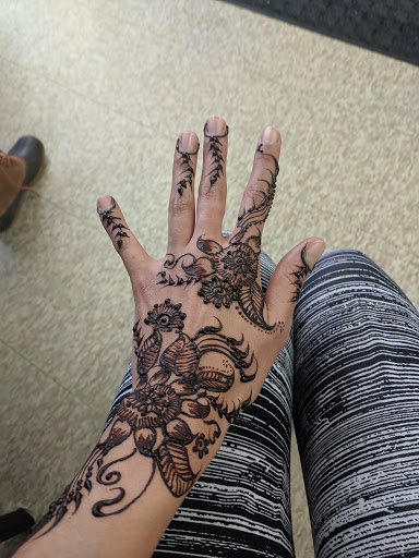 Beauty Salon «Deeba Beauty Salon», reviews and photos, 2752 W Devon Ave, Chicago, IL 60659, USA