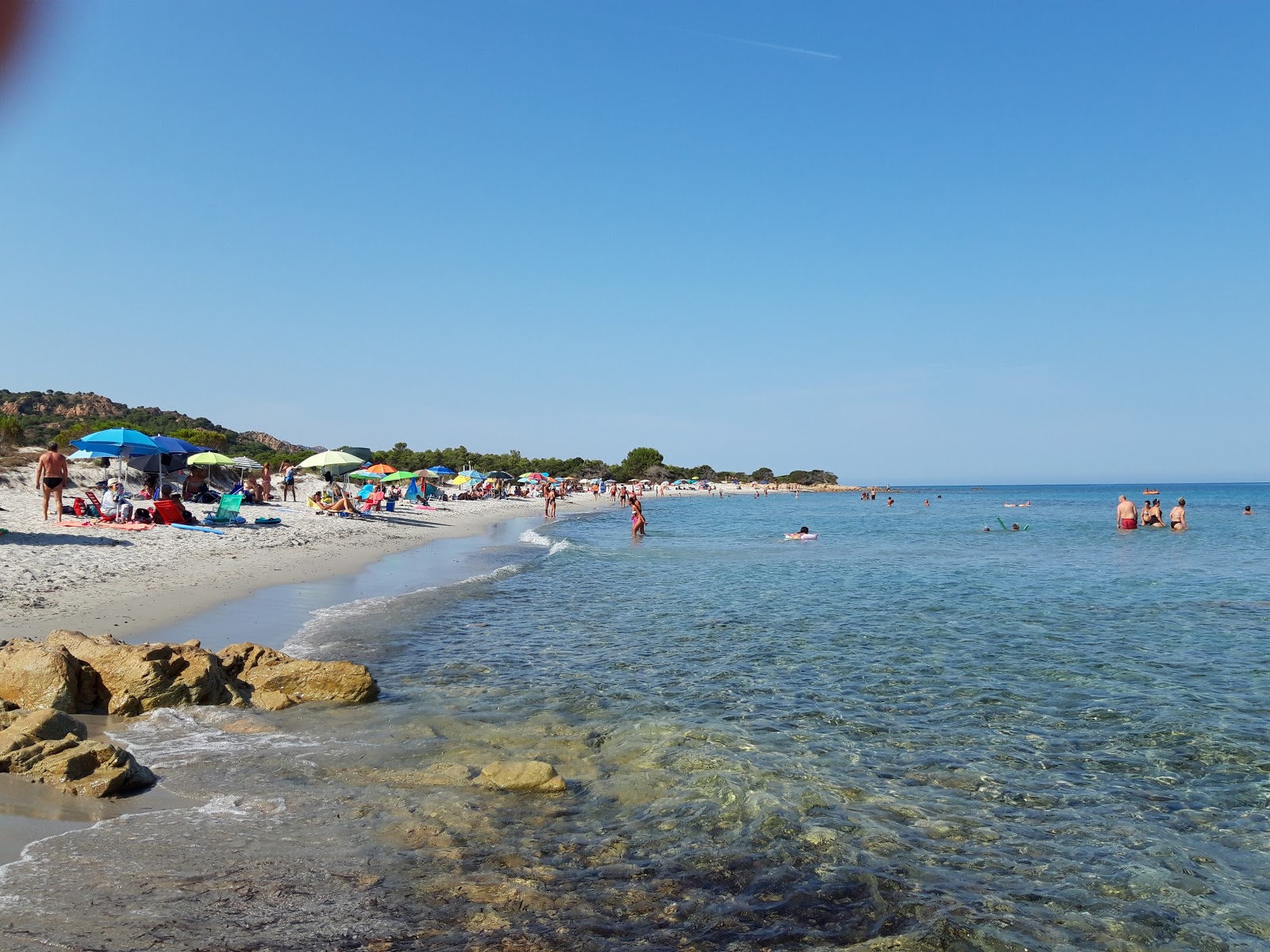 Biderrosa Plajı'in fotoğrafı - rahatlamayı sevenler arasında popüler bir yer