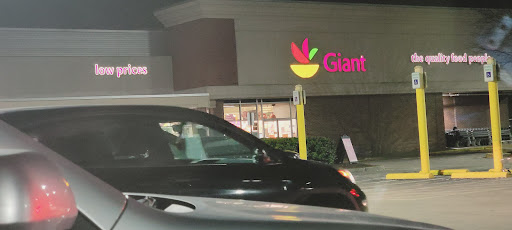 Grocery Store «Giant Food», reviews and photos, 10400 Old Georgetown Rd, Bethesda, MD 20814, USA
