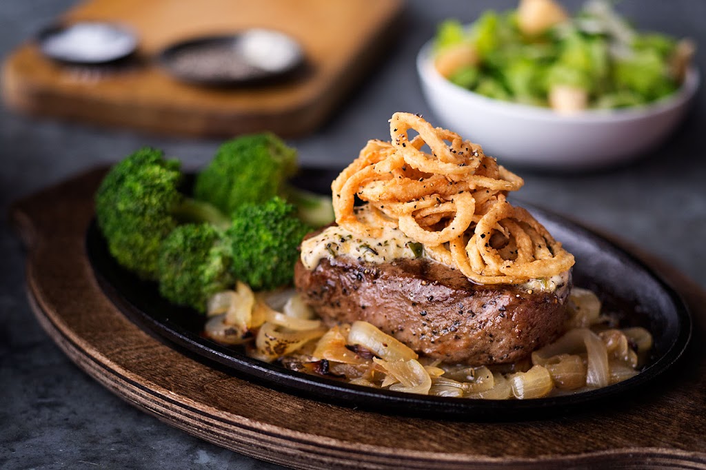 Logan's Roadhouse 40207