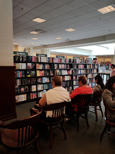Book Store «Barnes & Noble», reviews and photos, 189 The Grove Dr, Los Angeles, CA 90036, USA