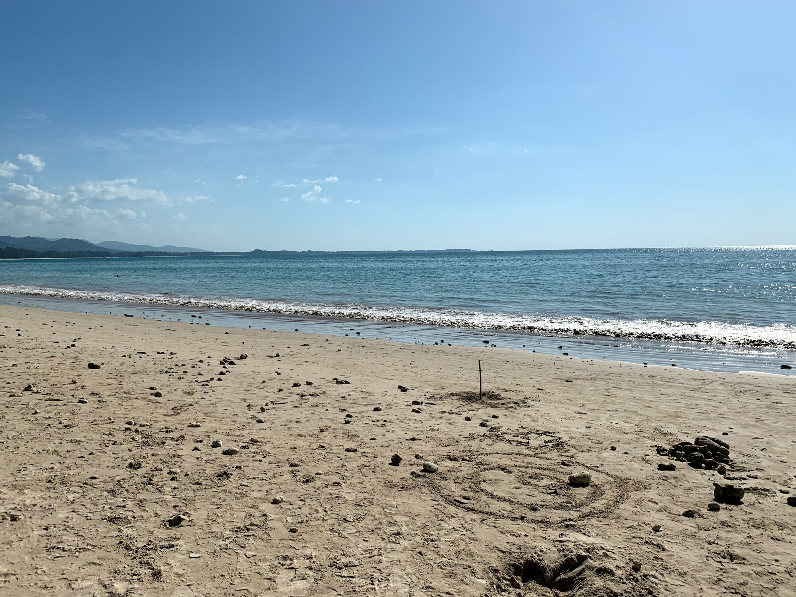Hat Thap Tawan Beach的照片 带有碧绿色纯水表面