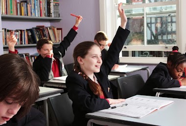 Susi Earnshaw Theatre School