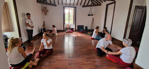 Escuela De Yoga Ling Natural Yoga