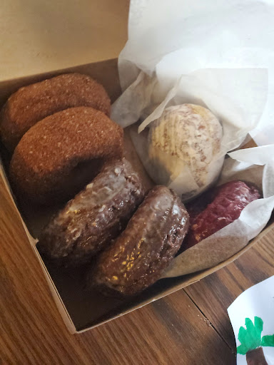 Donut Shop «Donut King», reviews and photos, 411 Middle St, Weymouth, MA 02189, USA