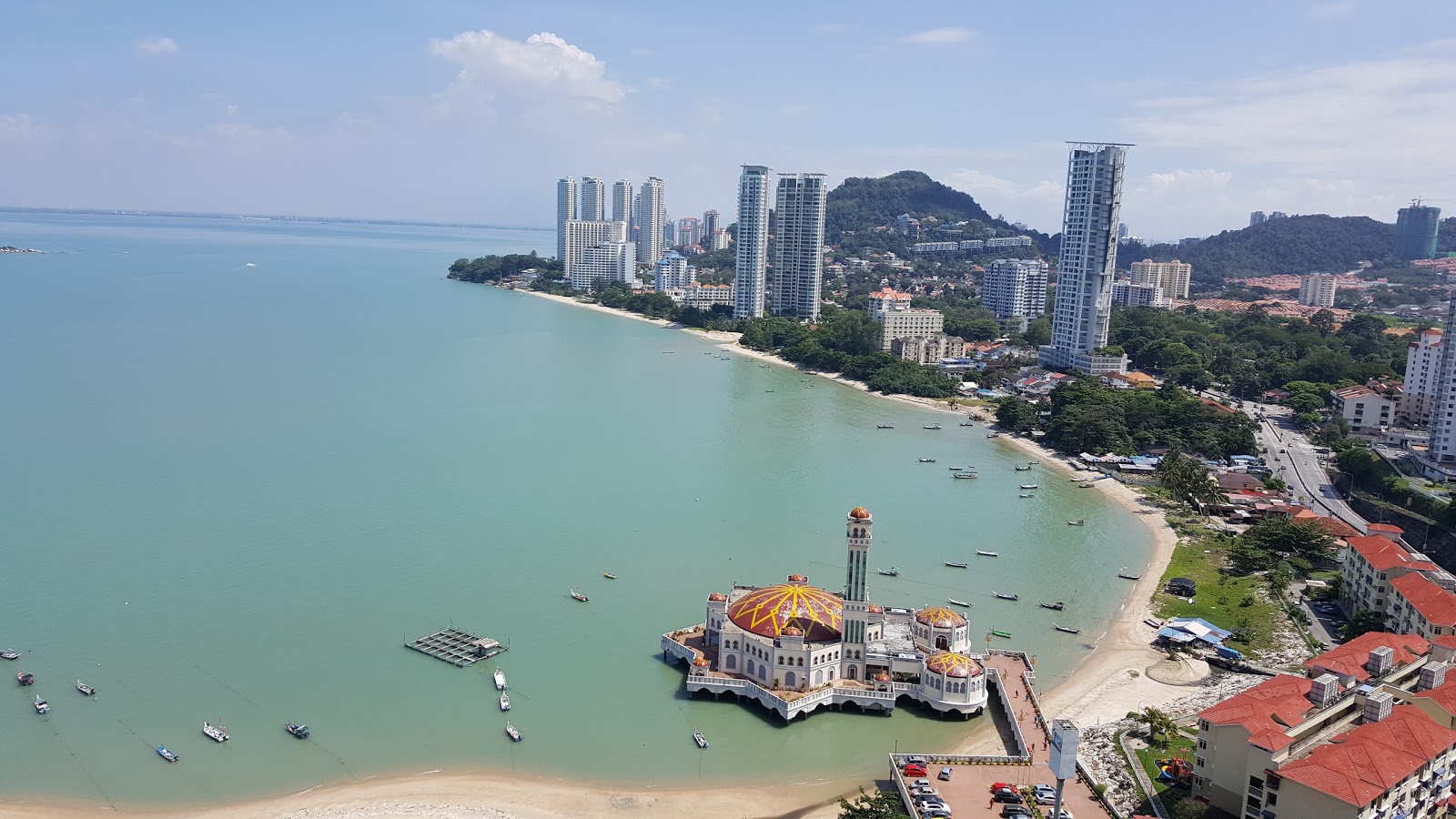 Foto af Tanjung Bungah Beach med høj niveau af renlighed