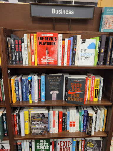 Book Store «Barnes and Noble», reviews and photos, 2500 N Mayfair Rd, Milwaukee, WI 53226, USA