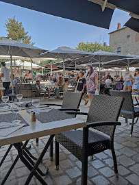 Atmosphère du Restaurant français Le Saint Louis à Périgueux - n°20