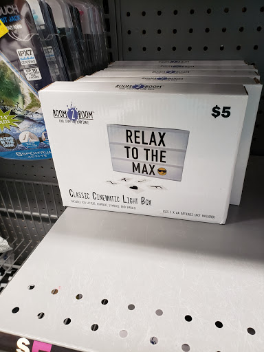 Variety Store «Five Below», reviews and photos, 1730 W Fullerton Ave #17, Chicago, IL 60614, USA