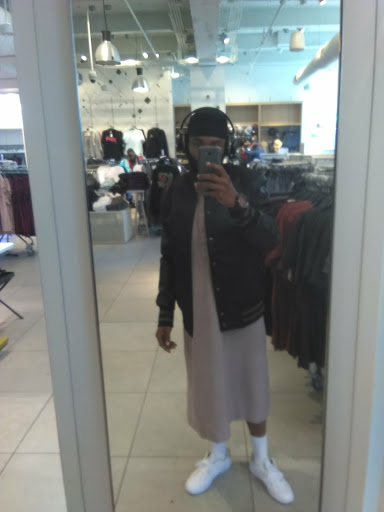 Clothing Store «H&M», reviews and photos, 2 S 69th St, Upper Darby, PA 19082, USA