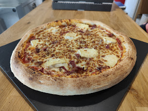 Photo n°2 de distributeur a pizzas artisanales 24/24 7/7 à Gouzon ()