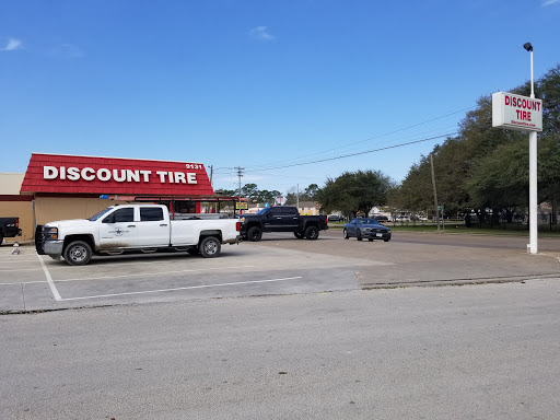 Tire Shop «Discount Tire Store», reviews and photos, 9131 Long Point Rd, Houston, TX 77055, USA