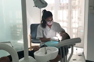 Clínica Dental González-Outón Freire image