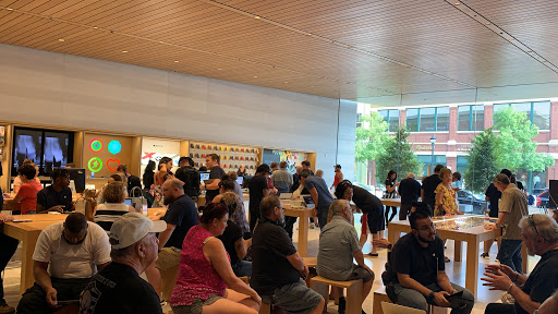 Computer Store «Apple Southlake Town Square», reviews and photos, 260 Grand Ave, Southlake, TX 76092, USA