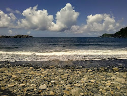 Praia das Enchovas'in fotoğrafı uçurumlarla desteklenmiş