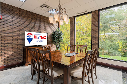 Real Estate Agency «RE/MAX At Home», reviews and photos, 3215 W Algonquin Rd, Rolling Meadows, IL 60008, USA