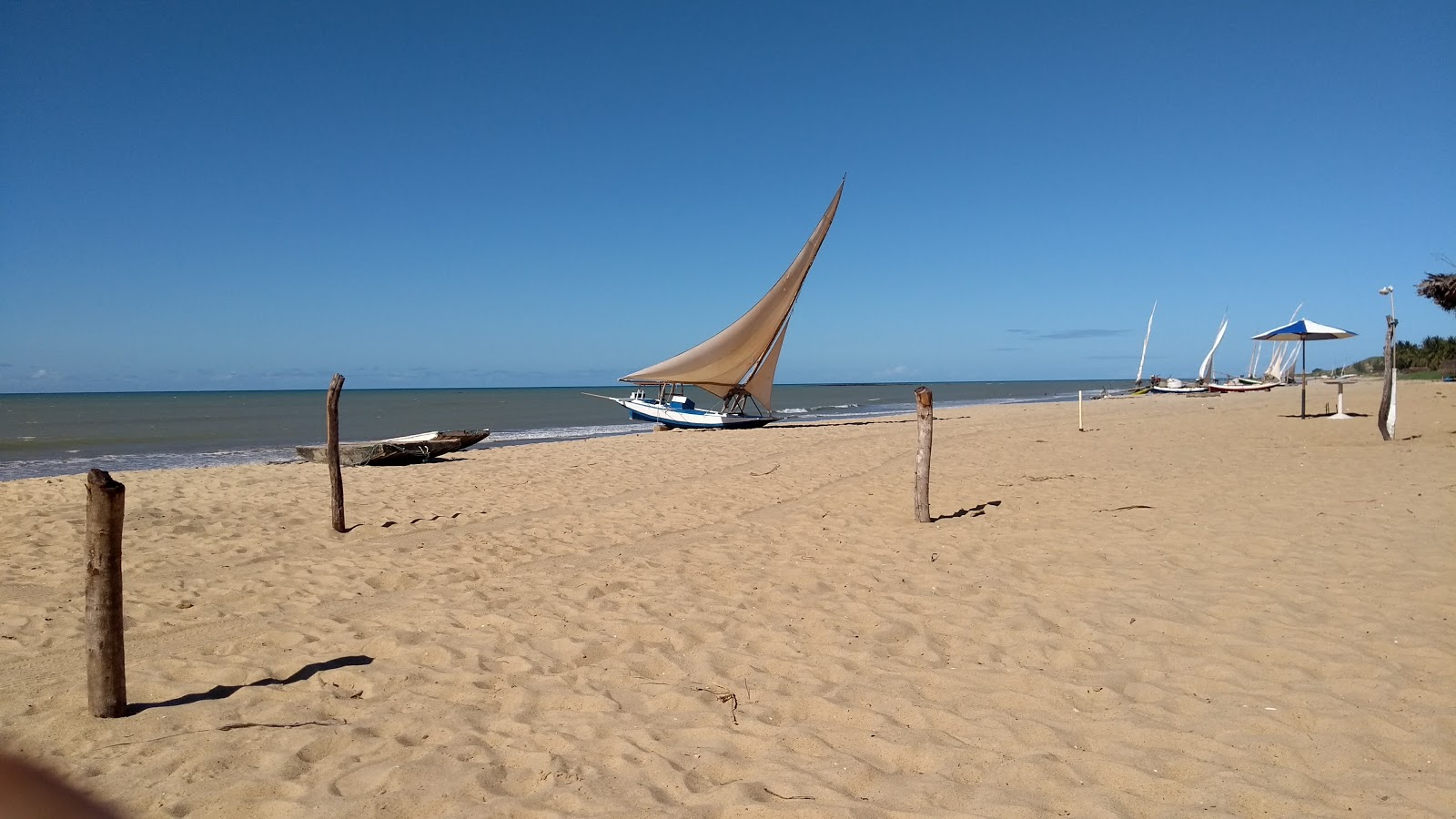 Fotografie cu Plaja Ponta da Pedra cu o suprafață de nisip beige