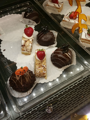 Grocery Store «Market Basket», reviews and photos, 352 W Center St, West Bridgewater, MA 02378, USA