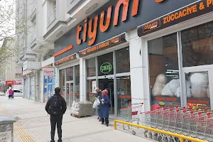 Tiyum Market image