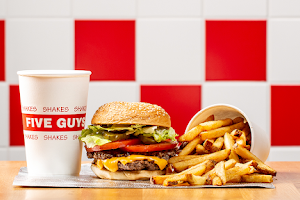 Five Guys Getafe The Style Outlets image