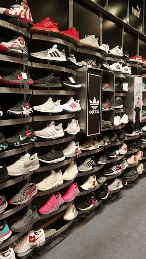 Shoe Store «Champs Sports», reviews and photos, 2901 S Capital of Texas Hwy, Austin, TX 78746, USA