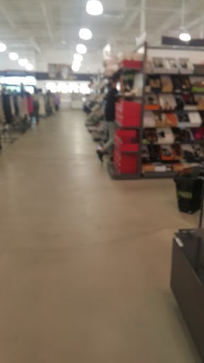 Department Store «Saks OFF 5TH», reviews and photos, 21500 Victory Blvd, Woodland Hills, CA 91367, USA