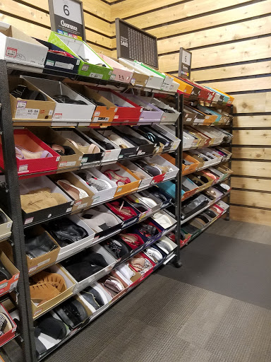 Shoe Store «DSW Designer Shoe Warehouse», reviews and photos, 4665 Town Crossing Dr, Jacksonville, FL 32246, USA