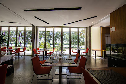 Información y opiniones sobre Esturión restaurante y tapas de Coria Del Río