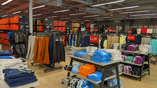 Clothing Store «Nike Factory Store», reviews and photos, 4401 N Interstate Hwy 35 #399, Round Rock, TX 78664, USA