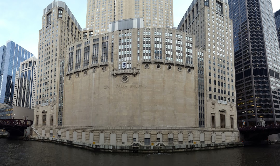 Chicago Water Taxi - Riverside Plaza