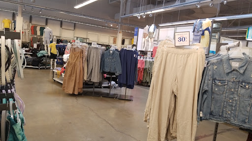 Clothing Store «Old Navy», reviews and photos, 17470 Southcenter Pkwy, Tukwila, WA 98188, USA