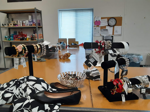 Discount Store «Discount Fashion Warehouse Gahanna», reviews and photos, 870 Science Blvd, Gahanna, OH 43230, USA